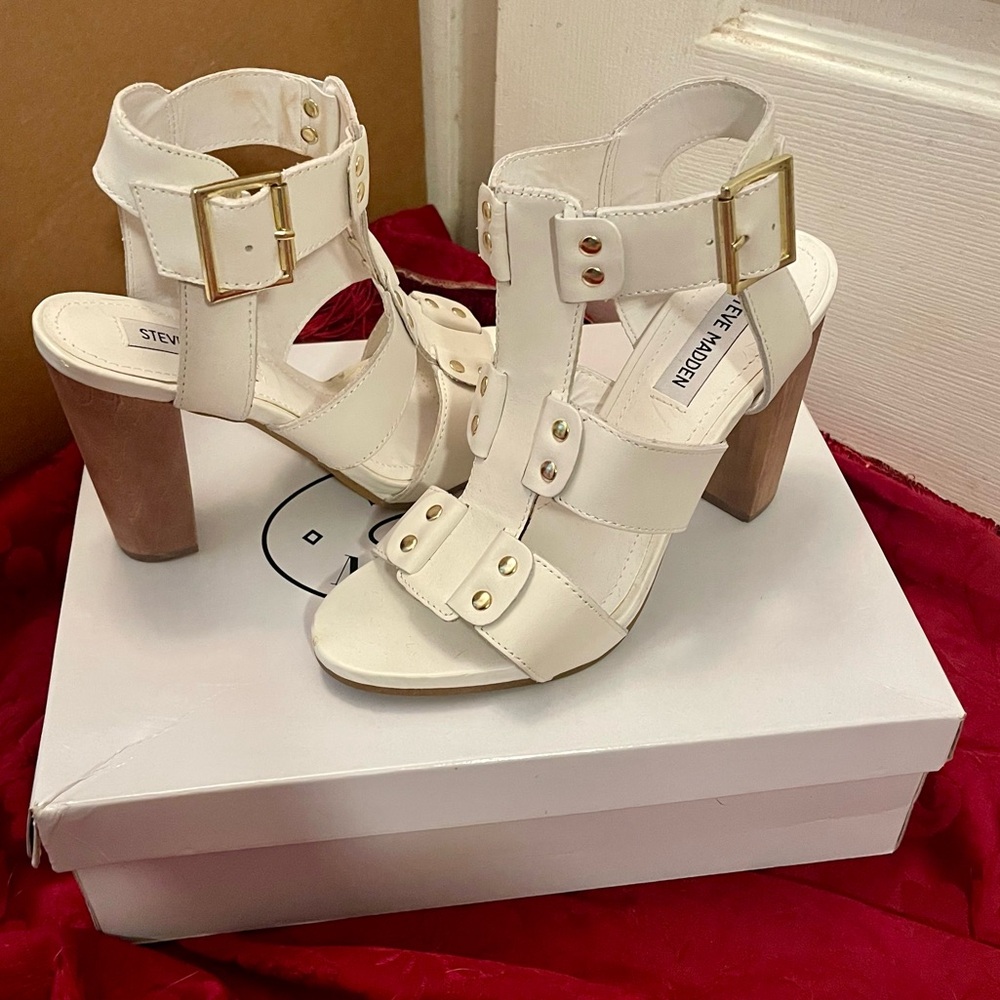 Steven Madden Neville White Leather Sandals w/ Heels and Gold Studs - Sz 7.5